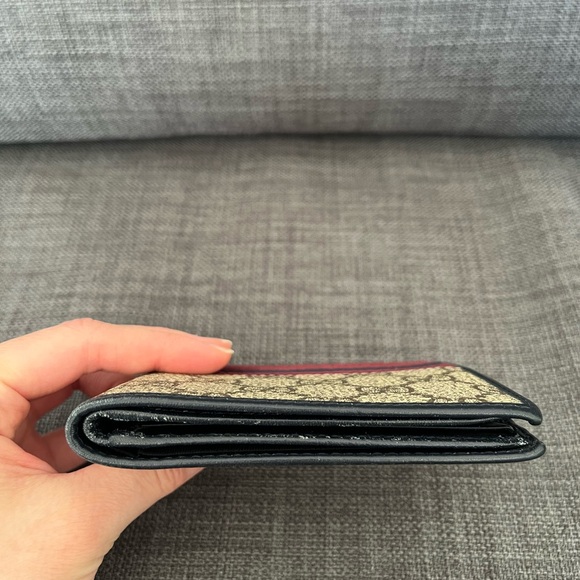 Gucci - Bifold GG Supreme Bifold Wallet - Picture 10 of 13